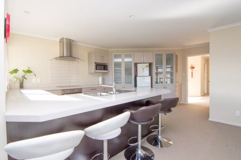 Photo of property in 8 Medallion Court, Kelvin Grove, Palmerston North, 4414