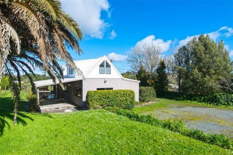 Photo of property in 87 Tawa Road, Kumeu, 0891