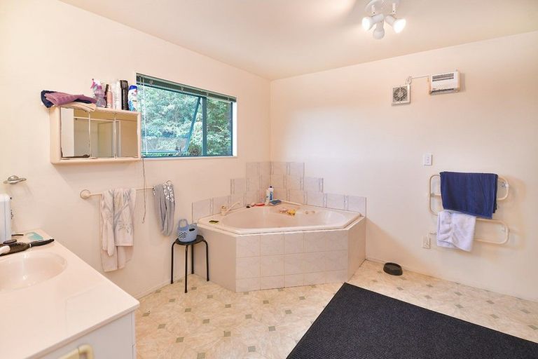 Photo of property in 35 Totara Road, Stanmore Bay, Whangaparaoa, 0932