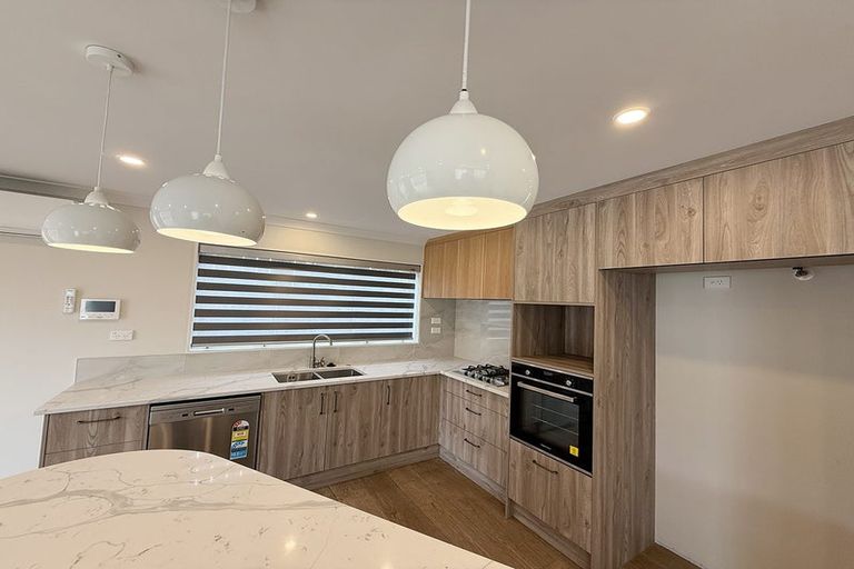 Photo of property in 7b Marco Place, Highland Park, Auckland, 2010