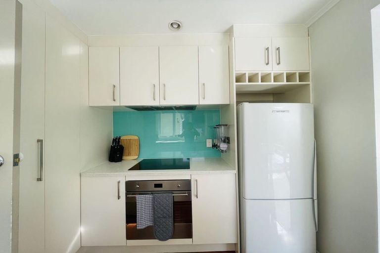 Photo of property in 2/31 Wolsley Avenue, Milford, Auckland, 0620