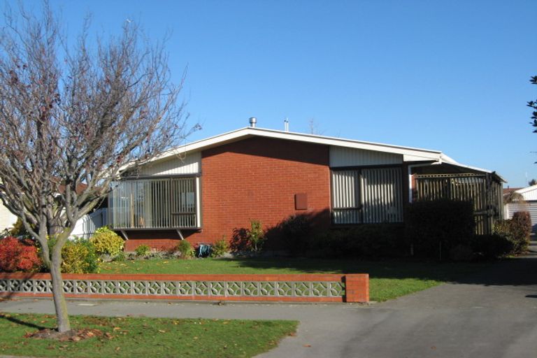 Photo of property in 146 Warren Crescent, Hillmorton, Christchurch, 8025