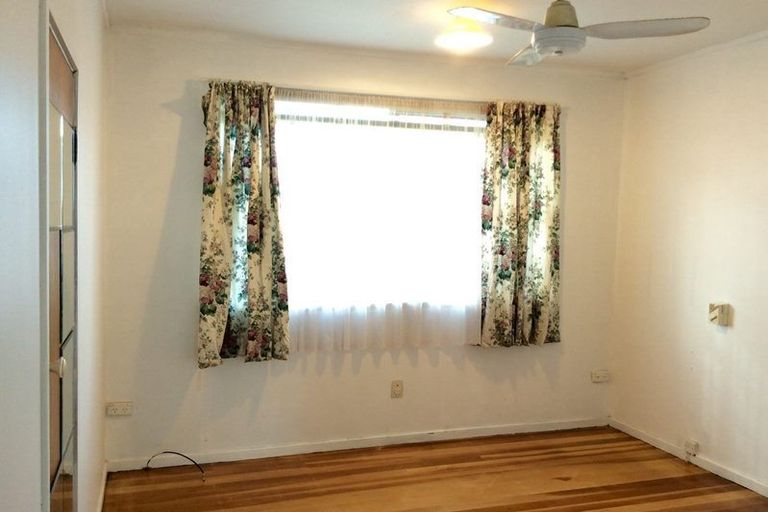 Photo of property in 115 Farquhar Road, Glendene, Auckland, 0602