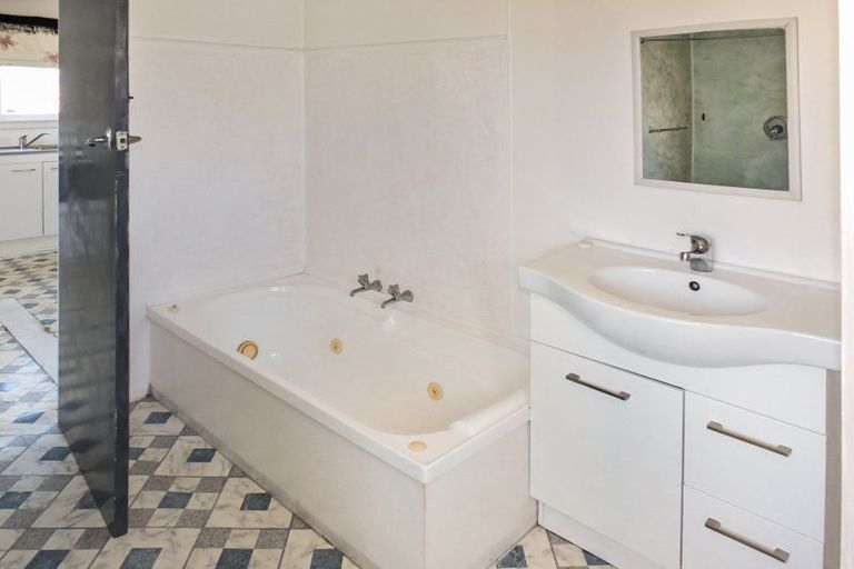 Photo of property in 11 Thomas Place, Foxton Beach, Foxton, 4815
