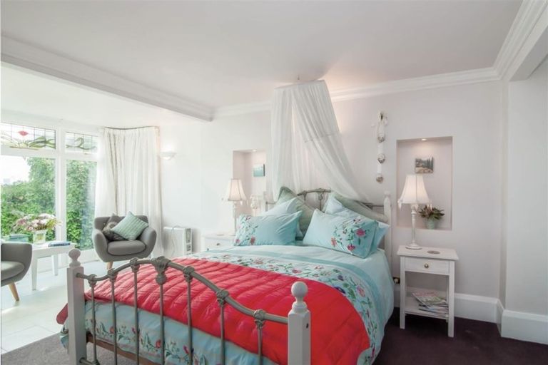 Photo of property in 85 Dyers Pass Road, Cashmere, Christchurch, 8022