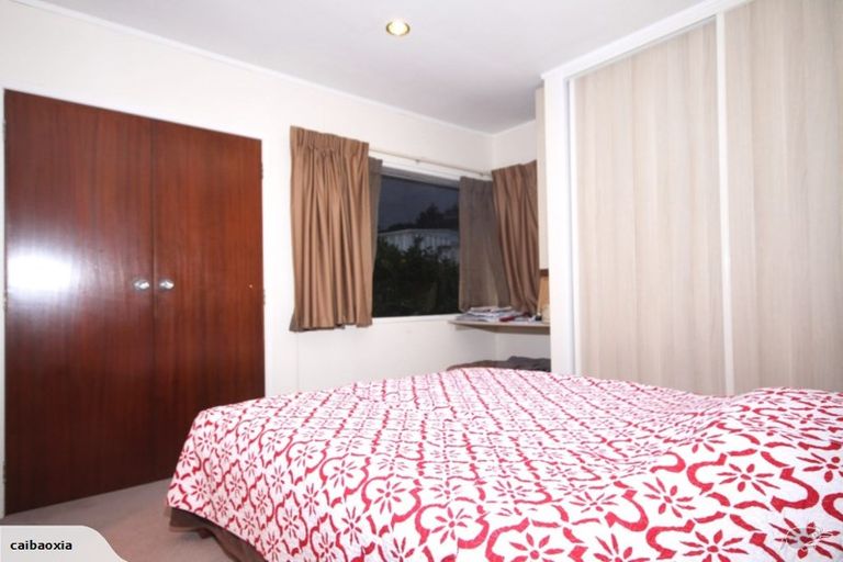 Photo of property in 2 Ganymede Place, Half Moon Bay, Auckland, 2012