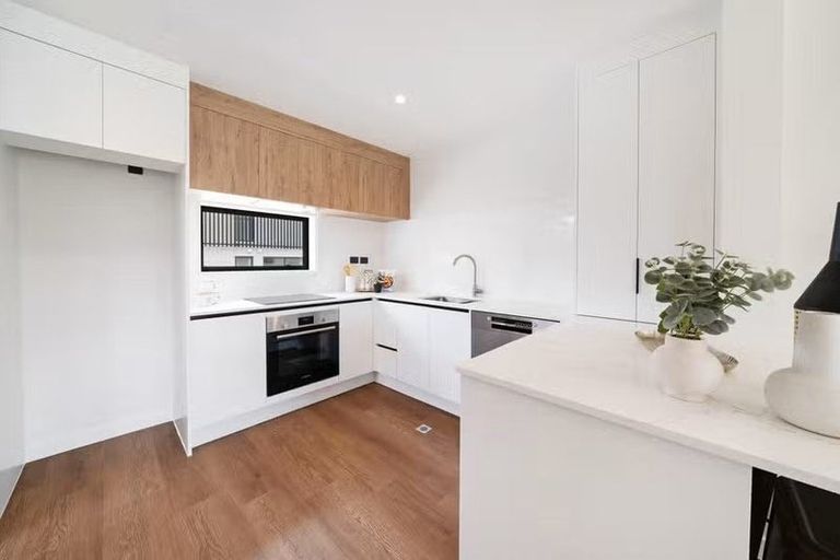 Photo of property in 2/60 Yeovil Road, Te Atatu Peninsula, Auckland, 0610