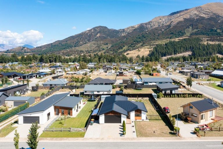 Photo of property in 4 Pennycook Place, Lake Hawea, Wanaka, 9382