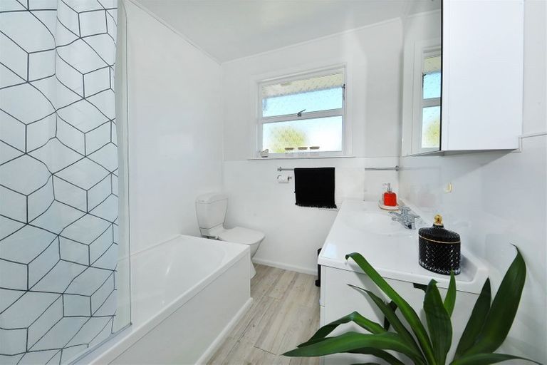 Photo of property in 2/56 Surrey Street, Linwood, Christchurch, 8062