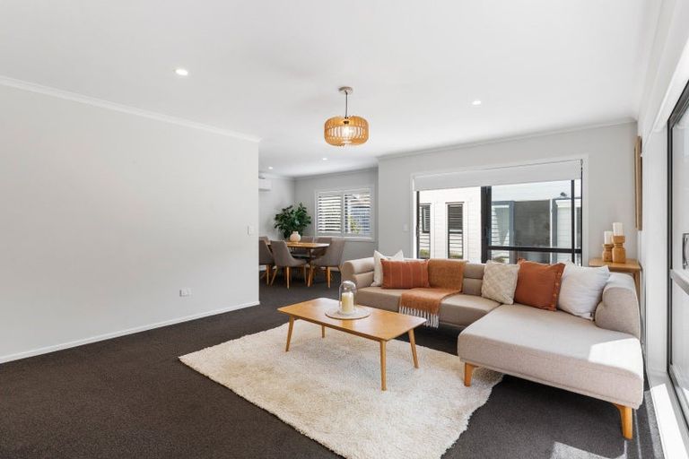 Photo of property in 11 Poplar Grove, Ebdentown, Upper Hutt, 5018