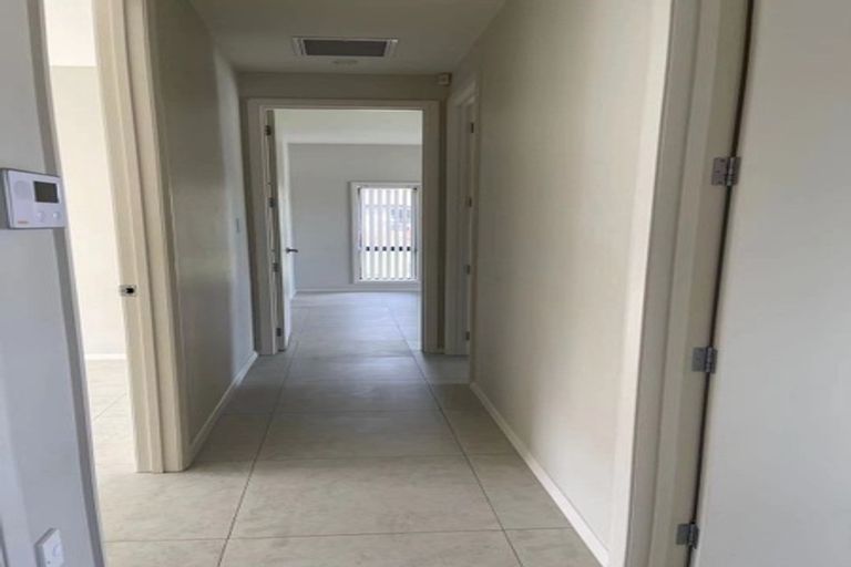 Photo of property in 86 Tiriwa Drive, Massey, Auckland, 0614