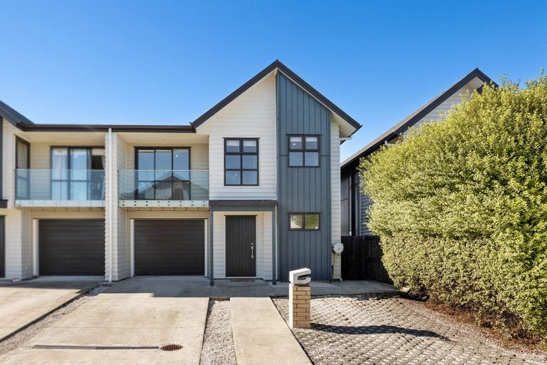 Photo of property in 21 Irving Place, Hobsonville, Auckland, 0616