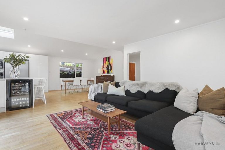 Photo of property in 32 Chamari Close, Titirangi, Auckland, 0604