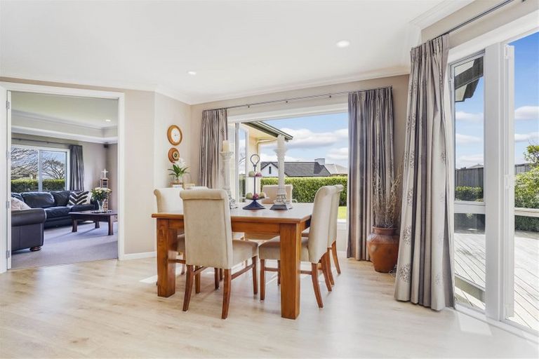 Photo of property in 2 Gibbston Close, Huntington, Hamilton, 3210