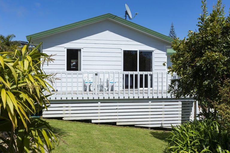 Photo of property in 42 Stratford Drive, Cable Bay, 0420