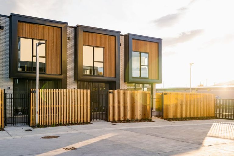 Photo of property in 2/317 Lincoln Road, Addington, Christchurch, 8024