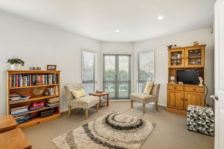 Photo of property in 6a Devon Road, Bucklands Beach, Auckland, 2012