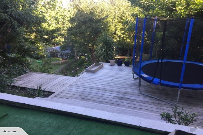 Photo of property in 32 Peter Terrace, Castor Bay, Auckland, 0620