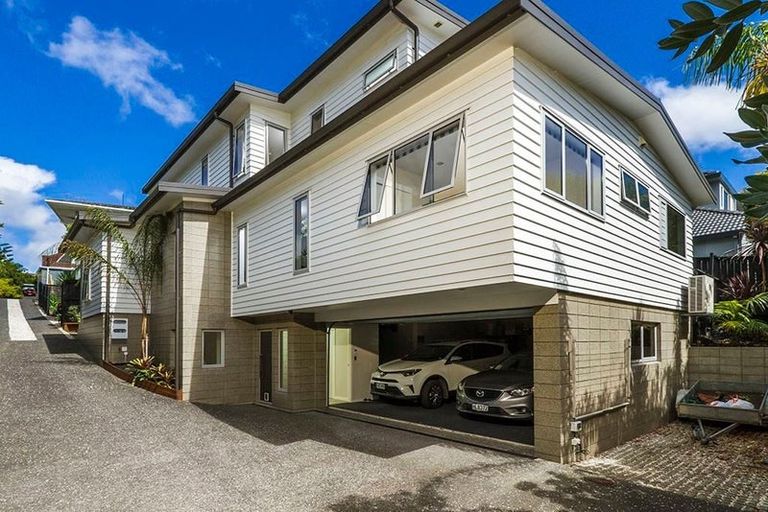 Photo of property in 2/6 Sandford Street, Campbells Bay, Auckland, 0630