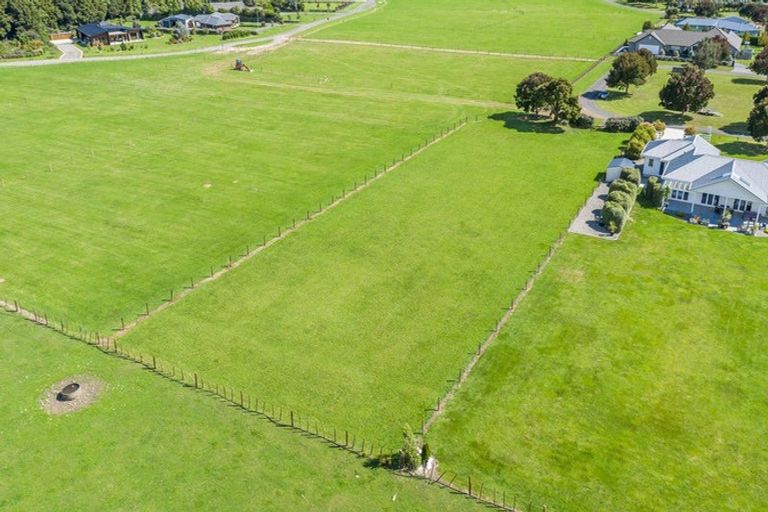 Photo of property in 23 Pinot Crescent, Ohau, 5570