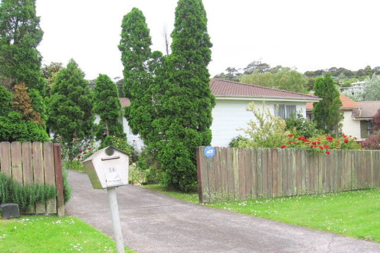 Photo of property in 14 Benita Place, Sunnyvale, Auckland, 0612