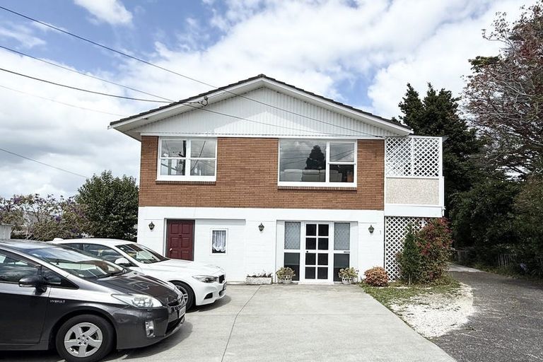 Photo of property in 1/240a East Coast Road, Forrest Hill, Auckland, 0620