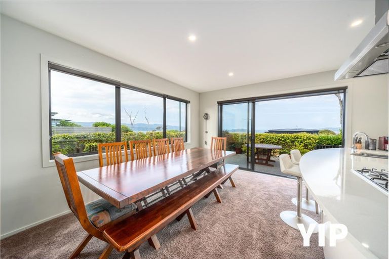 Photo of property in 14 Cromwell Point, Newlands, Wellington, 6037
