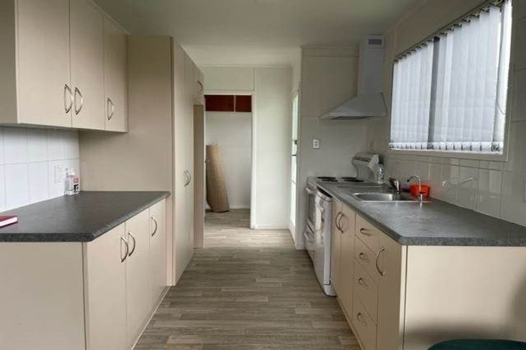 Photo of property in 24 Becker Drive, Weymouth, Auckland, 2103