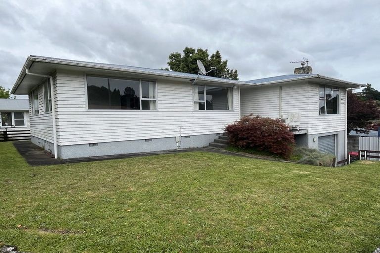 Photo of property in 3 Kendal Place, Merrilands, New Plymouth, 4312