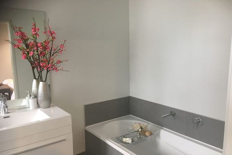 Photo of property in 3/1 Hibiscus Avenue, Hamilton Lake, Hamilton, 3204