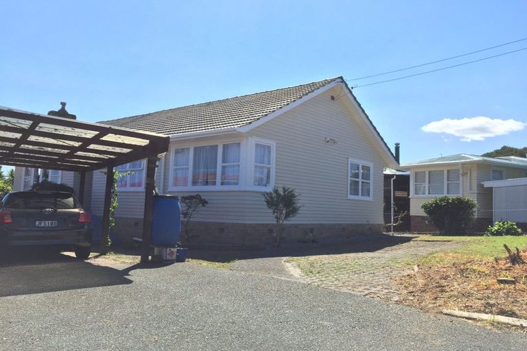 Photo of property in 4 Keats Place, Blockhouse Bay, Auckland, 0600