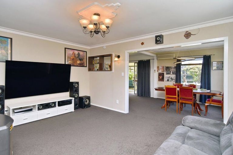 Photo of property in 15 Emlyn Place, Avondale, Christchurch, 8061