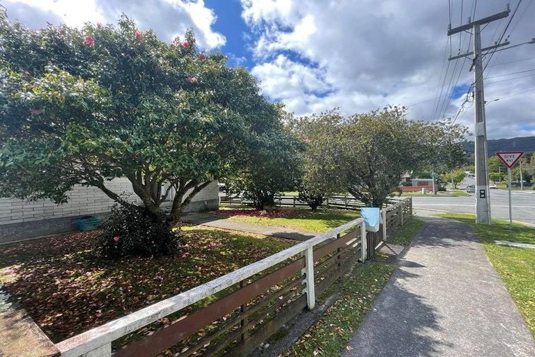 Photo of property in 28a Rawhiti Street, Stokes Valley, Lower Hutt, 5019