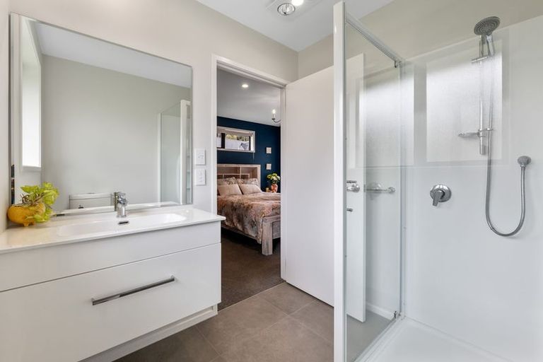 Photo of property in 52 Fernbrook Drive, Hurworth, New Plymouth, 4310