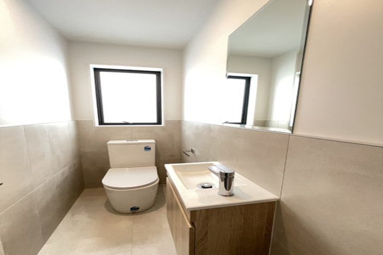 Photo of property in 8/105 Hobsonville Road, West Harbour, Auckland, 0618