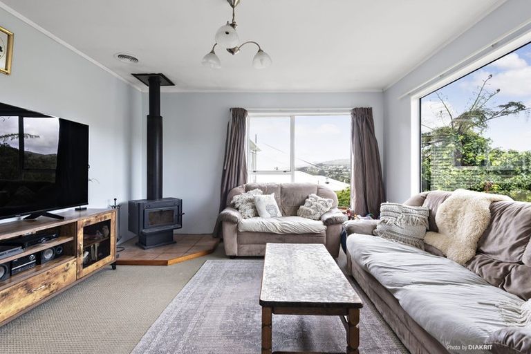 Photo of property in 71 Bassett Road, Johnsonville, Wellington, 6037