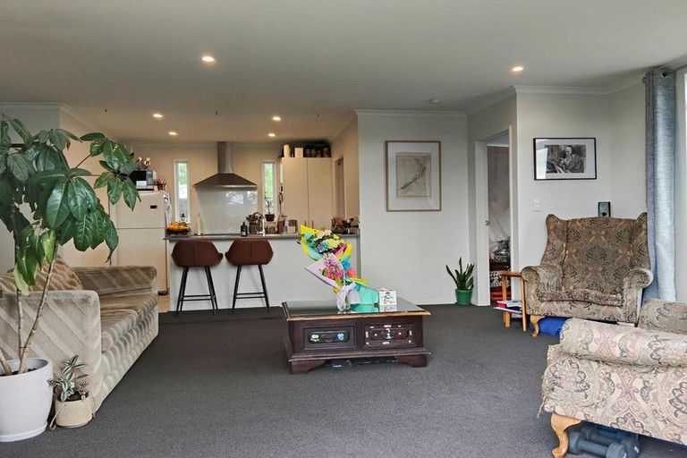 Photo of property in 10 Cohen Place, Milson, Palmerston North, 4414