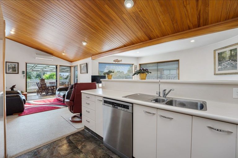 Photo of property in 8 Argyle Place, Highlands Park, New Plymouth, 4312