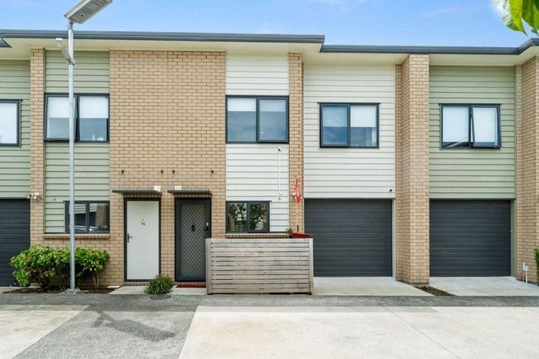 Photo of property in 16 Pangu Way, Mangere, Auckland, 2022