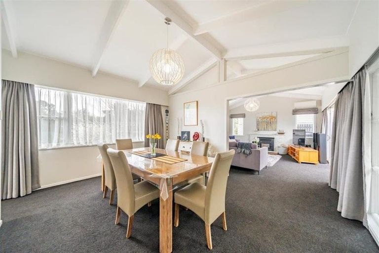 Photo of property in 86 Tirohanga Road, Tirohanga, Lower Hutt, 5010