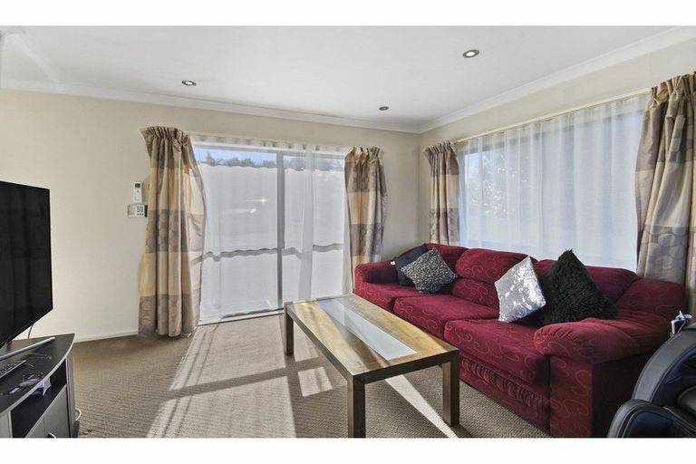 Photo of property in 32 Piper Place, Goodwood Heights, Auckland, 2105