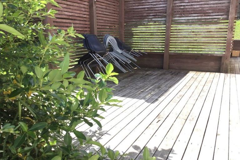 Photo of property in 10a Kiernan Place, Kelston, Auckland, 0602