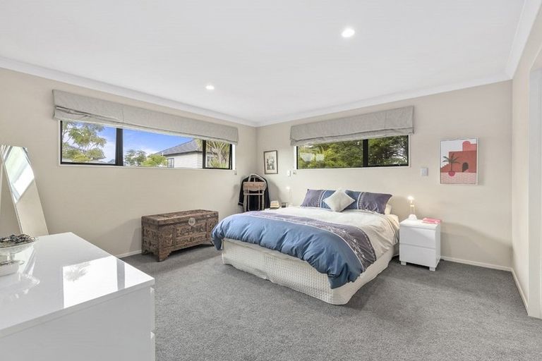 Photo of property in 21 Newbury Place, Schnapper Rock, Auckland, 0632