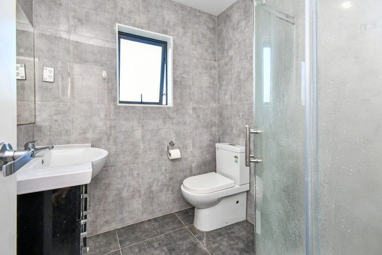 Photo of property in 5d Clendon Place, Manurewa, Auckland, 2102