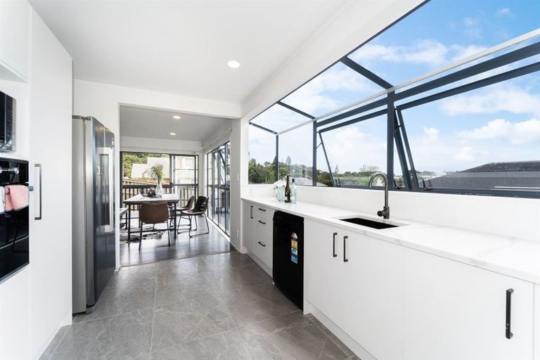 Photo of property in 50a Noeleen Street, Glenfield, Auckland, 0629