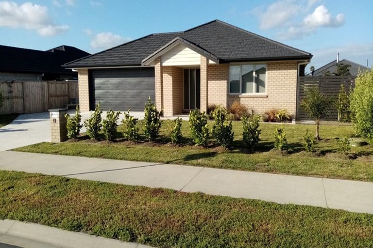 Photo of property in 11 Kaurinui Crescent, One Tree Point, 0118