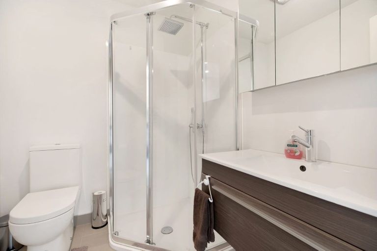 Photo of property in 33/11 Ray Small Drive, Papakura, 2110