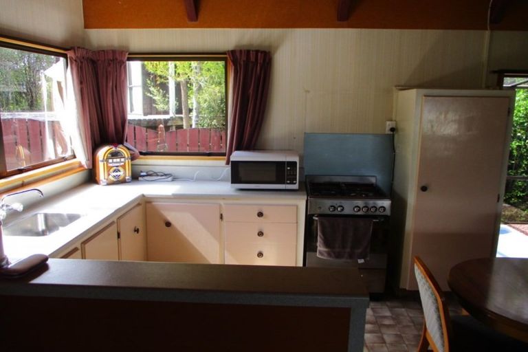 Photo of property in 15 Ivy Terrace, Moana, 7872