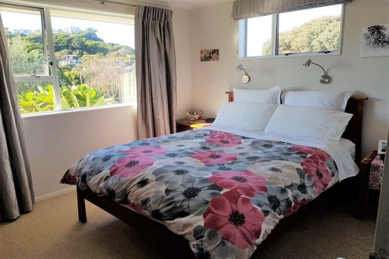 Photo of property in 18 Woolwich Close, Whitby, Porirua, 5024