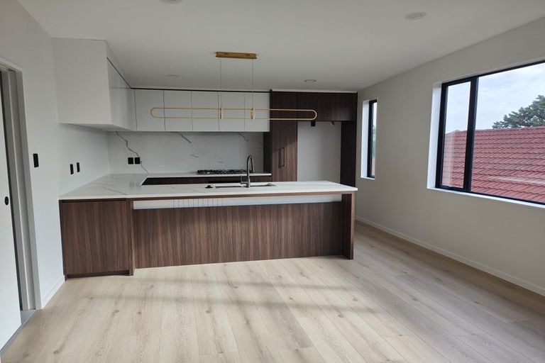 Photo of property in 2a Embling Place, Eastern Beach, Auckland, 2012